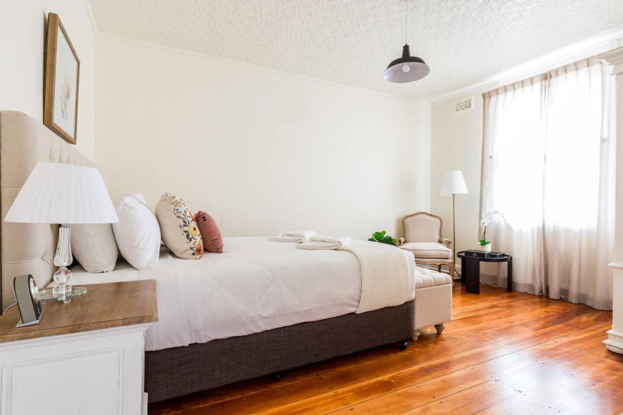 'two Of A Kind' Heritage With Harbour Views Holiday home *