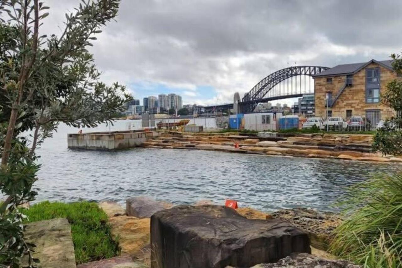 'two Of A Kind' Heritage With Harbour Views Holiday home *