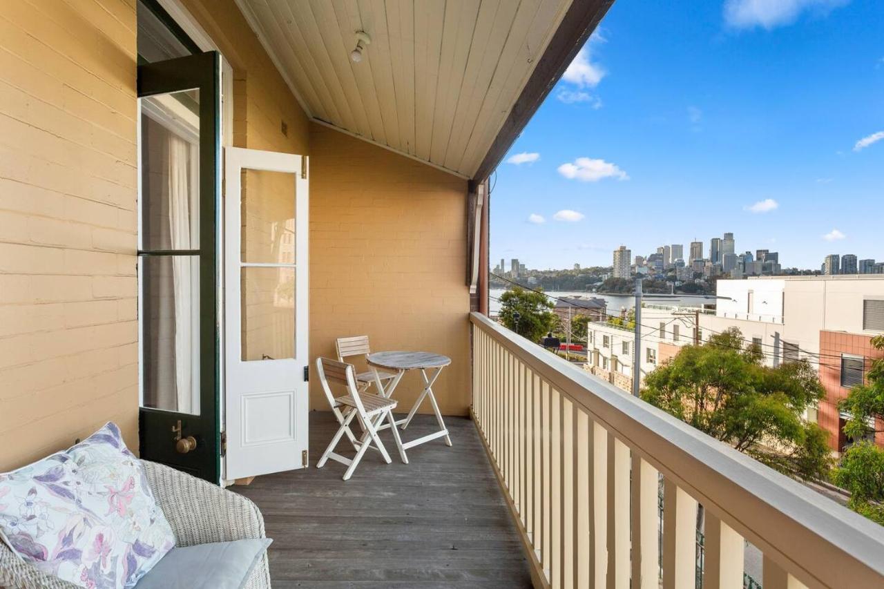 'two Of A Kind' Heritage With Harbour Views Holiday home *