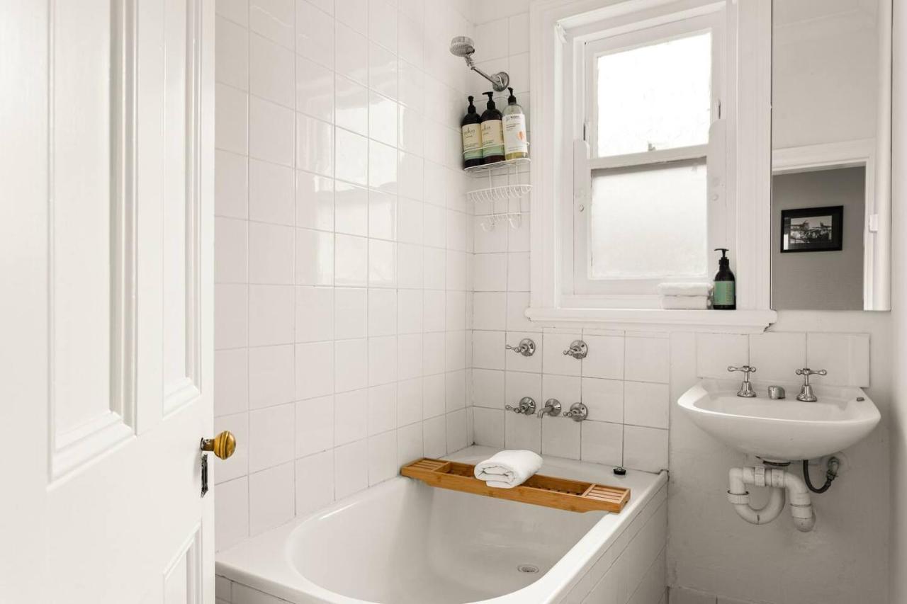 'two Of A Kind' Heritage With Harbour Views * Sydney