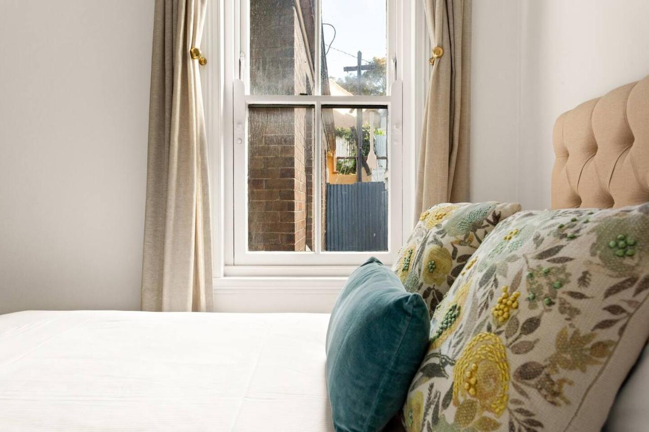 'two Of A Kind' Heritage With Harbour Views Sydney